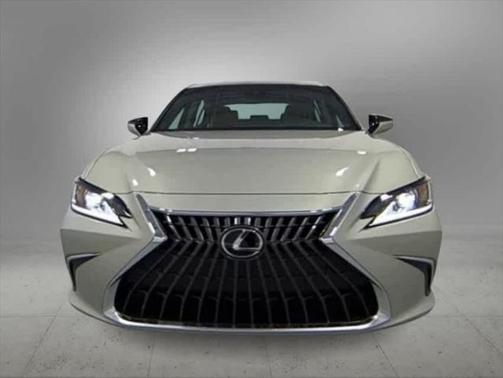 2023 Lexus ES 300h F SPORT Handling