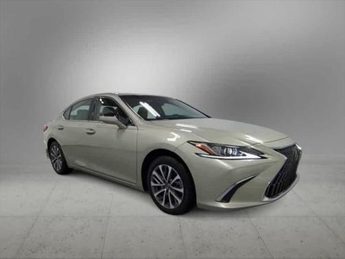 2023 Lexus ES 300h F SPORT Handling