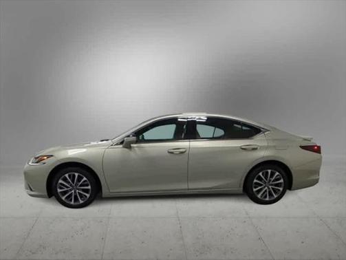 2023 Lexus ES 300h F SPORT Handling