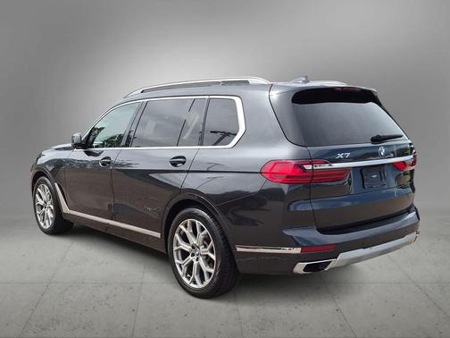 Gray 2021 BMW X7 xDrive40i