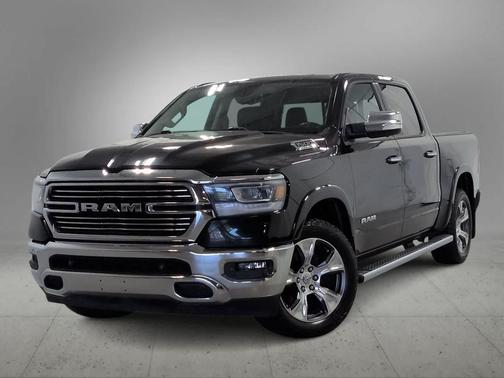 Diamond Black Crystal Pearl 2019 RAM 1500 Laramie