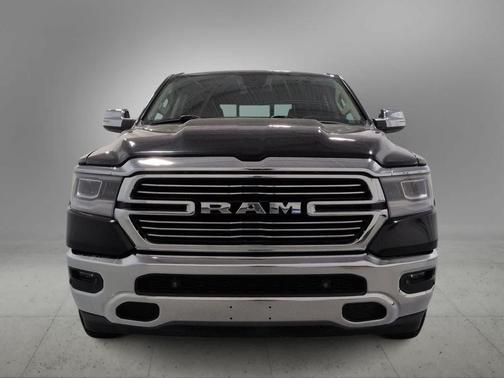 Diamond Black Crystal Pearl 2019 RAM 1500 Laramie