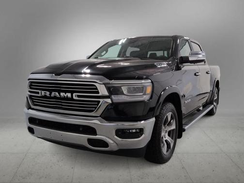 Diamond Black Crystal Pearl 2019 RAM 1500 Laramie