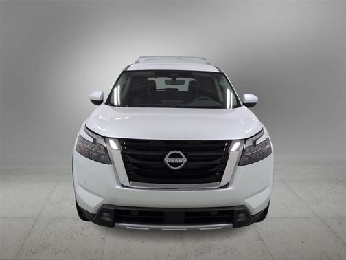 2025 Nissan Pathfinder SL 4WD