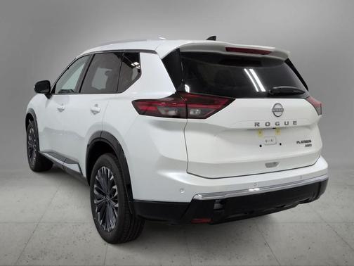 Everest White Pearl Tricoat 2026 Nissan Rogue Platinum