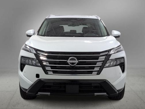 Everest White Pearl Tricoat 2026 Nissan Rogue Platinum