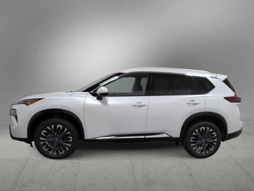 Everest White Pearl Tricoat 2026 Nissan Rogue Platinum