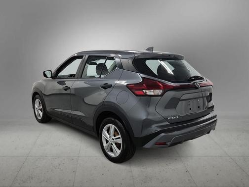 Gun Metallic 2023 Nissan Kicks S