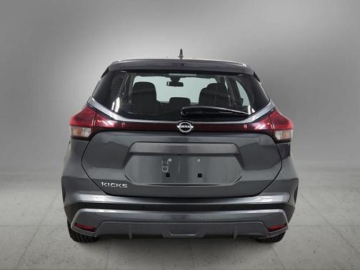 Gun Metallic 2023 Nissan Kicks S