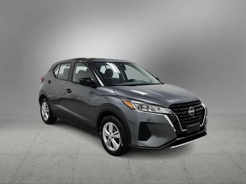 Gun Metallic 2023 Nissan Kicks S