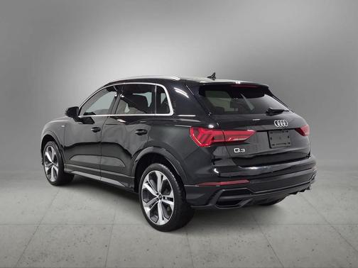 Mythos Black Metallic 2021 Audi Q3 45 S line Premium Plus