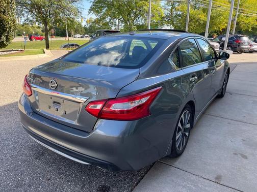 Gun Metallic 2017 Nissan Altima