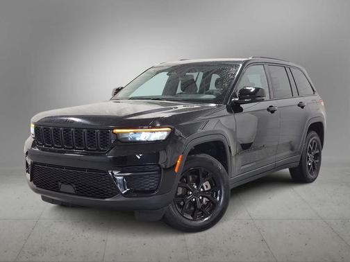 Diamond Black Crystal Pearlcoat 2024 Jeep Grand Cherokee Altitude