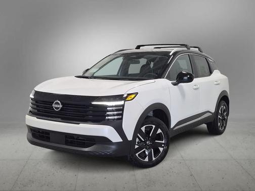 Aspen White Tricoat/Super Black 2026 Nissan Kicks SV