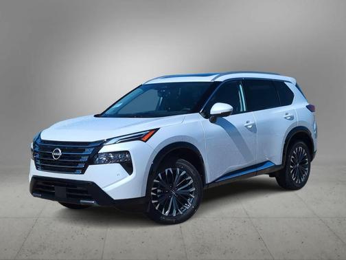 Everest White Pearl Tricoat 2026 Nissan Rogue Platinum