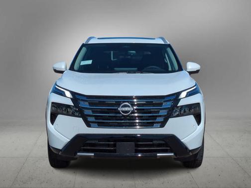 Everest White Pearl Tricoat 2026 Nissan Rogue Platinum
