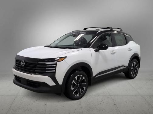 Aspen White Tricoat/Super Black 2026 Nissan Kicks SV