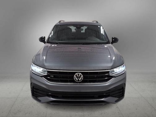 Platinum Gray Metallic 2024 Volkswagen Tiguan 2.0T SE R-Line Black 4MOTION