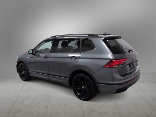 Platinum Gray Metallic 2024 Volkswagen Tiguan 2.0T SE R-Line Black 4MOTION