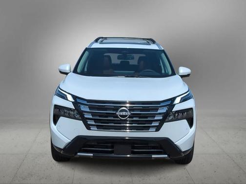 Everest White Pearl Tricoat 2026 Nissan Rogue Platinum