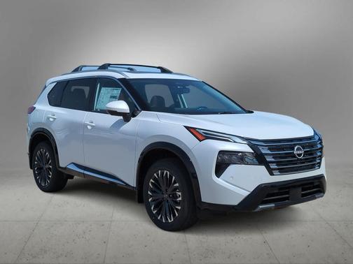 Everest White Pearl Tricoat 2026 Nissan Rogue Platinum