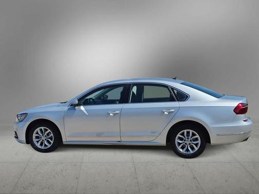 Reflex Silver Metallic 2017 Volkswagen Passat 1.8T S