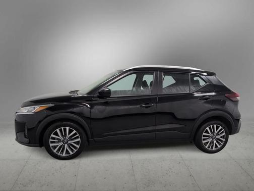 Super Black 2023 Nissan Kicks SV