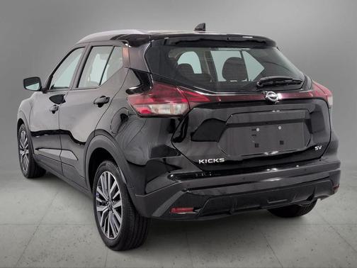 Super Black 2023 Nissan Kicks SV