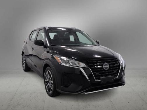 Super Black 2023 Nissan Kicks SV