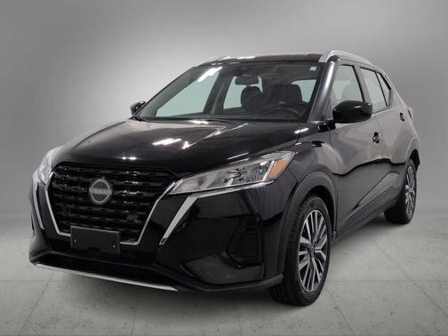 Super Black 2023 Nissan Kicks SV