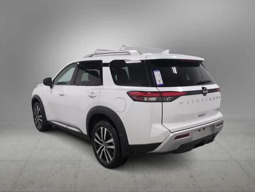 2025 Nissan Pathfinder Platinum 4WD