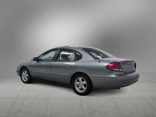 2006 Ford Taurus SE
