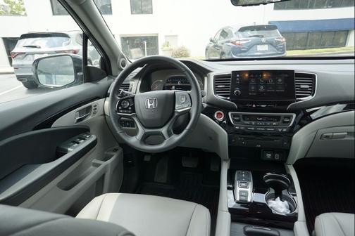 2022 Honda Pilot Touring 8-Passenger
