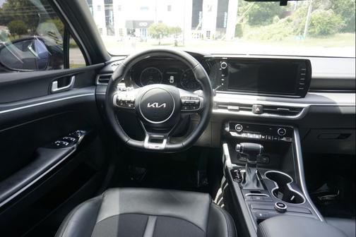 Glacial White Pearl 2022 Kia K5 GT-Line
