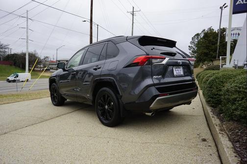 2022 Toyota RAV4 Hybrid SE