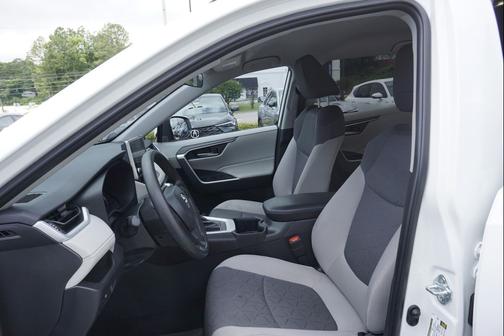Ice Cap 2024 Toyota RAV4 XLE