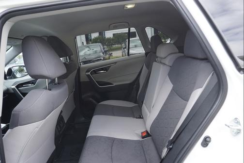 Ice Cap 2024 Toyota RAV4 XLE