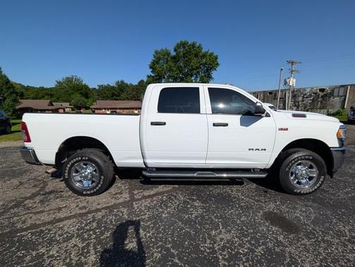 2022 RAM 2500 Tradesman Crew Cab 4x4 6'4' Box