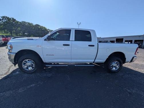 2022 RAM 2500 Tradesman Crew Cab 4x4 6'4' Box