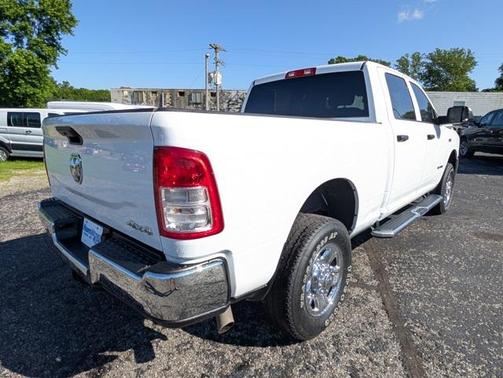 2022 RAM 2500 Tradesman Crew Cab 4x4 6'4' Box