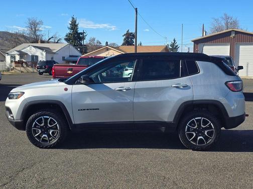 2024 Jeep Compass Trailhawk