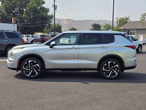 2022 Mitsubishi Outlander ES