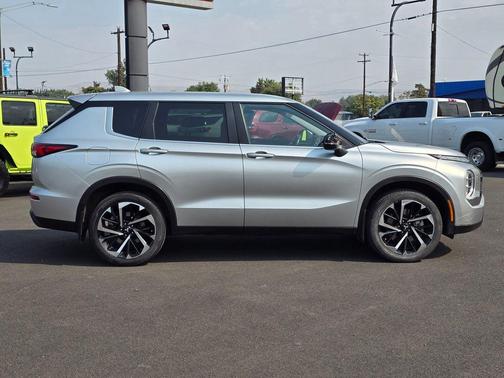 2022 Mitsubishi Outlander ES