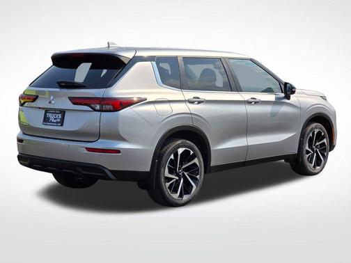 2022 Mitsubishi Outlander ES