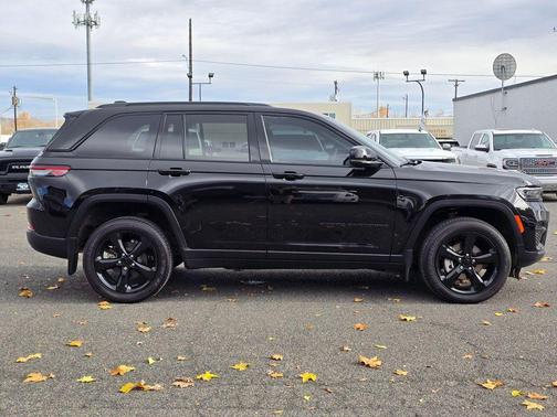 2024 Jeep Grand Cherokee Laredo