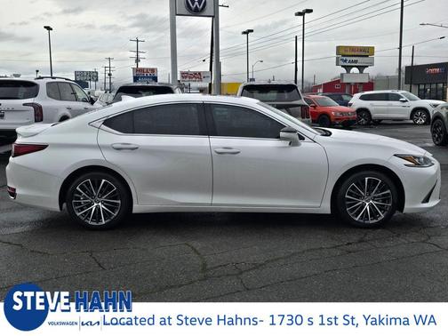 2025 Lexus ES 300h Base