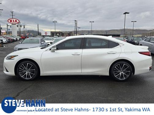 2025 Lexus ES 300h Base