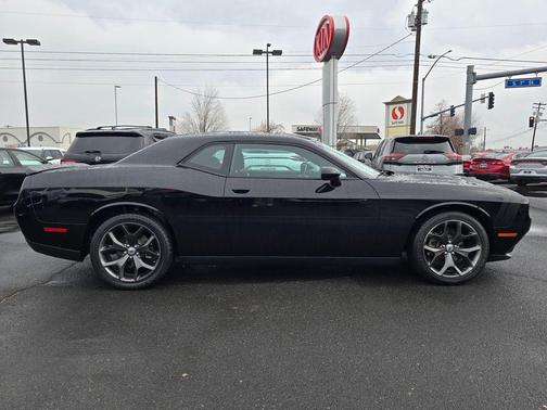 2017 Dodge Challenger SXT