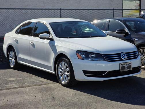 2014 Volkswagen Passat 1.8T Auto Wolfsburg Ed