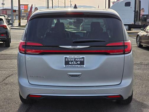 2024 Chrysler Pacifica Touring-L